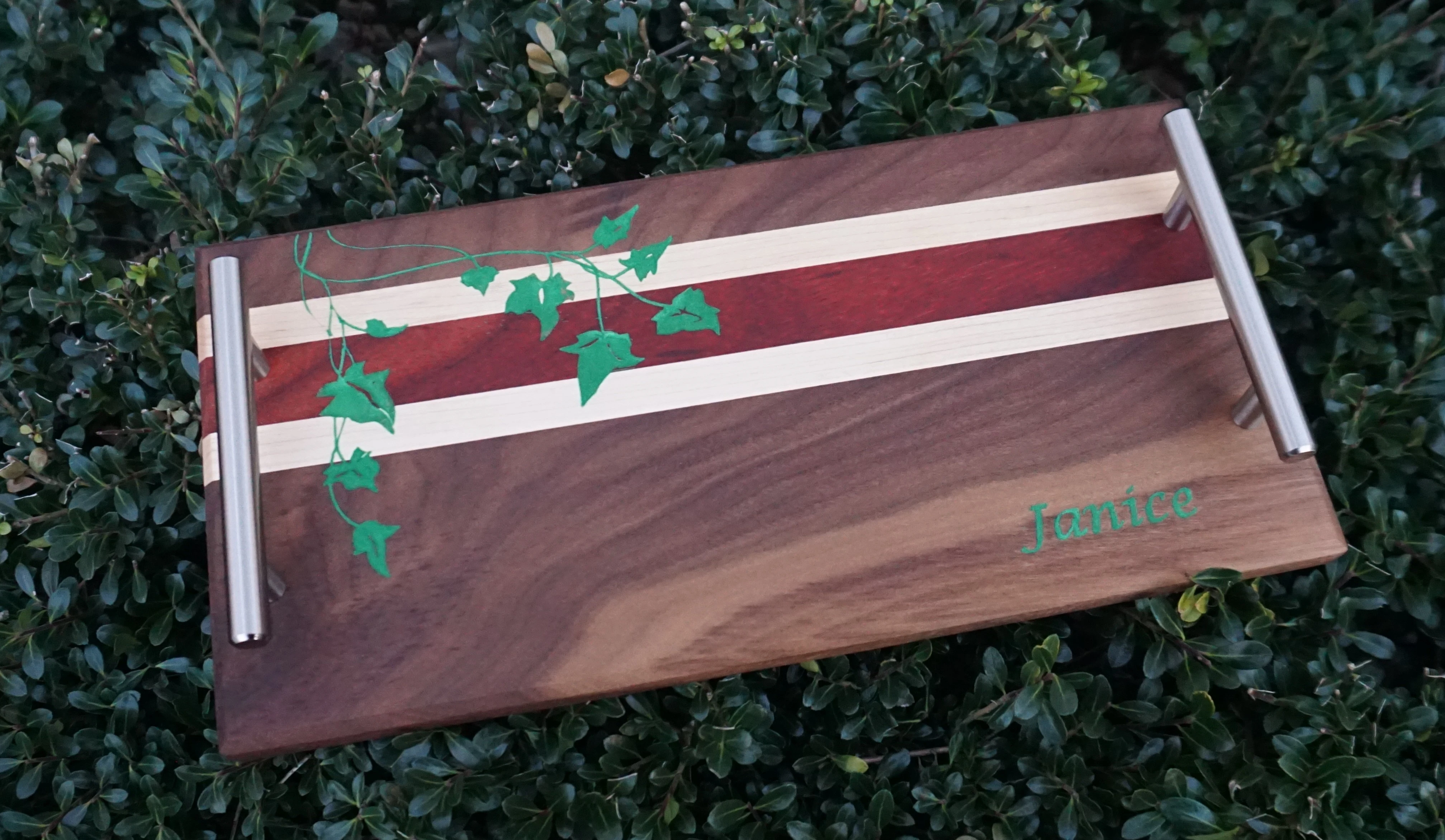 Cutting Board with Leaves - CNC Woodworking